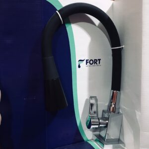 Torneira Safira Bancada Bica Móvel Quadrada Tubo Silicone Black 1/2 C70 8692 | Fort Metais